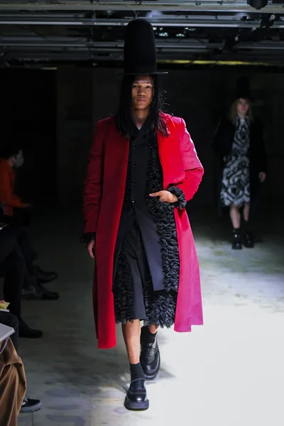 Look 30
